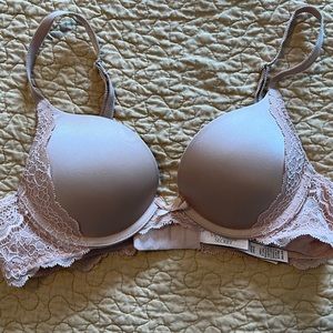 Victoria’s Secret dream angles padded push-up bra 34a